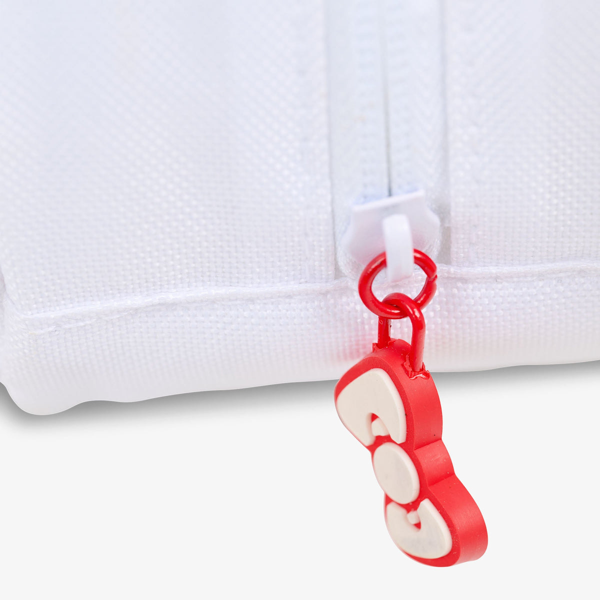 hello-kitty-classic-fanny-pack-w7 00027928-Z_dc7d98b6-a3de-44af-a6a0-8e12d74fa9d0.jpg