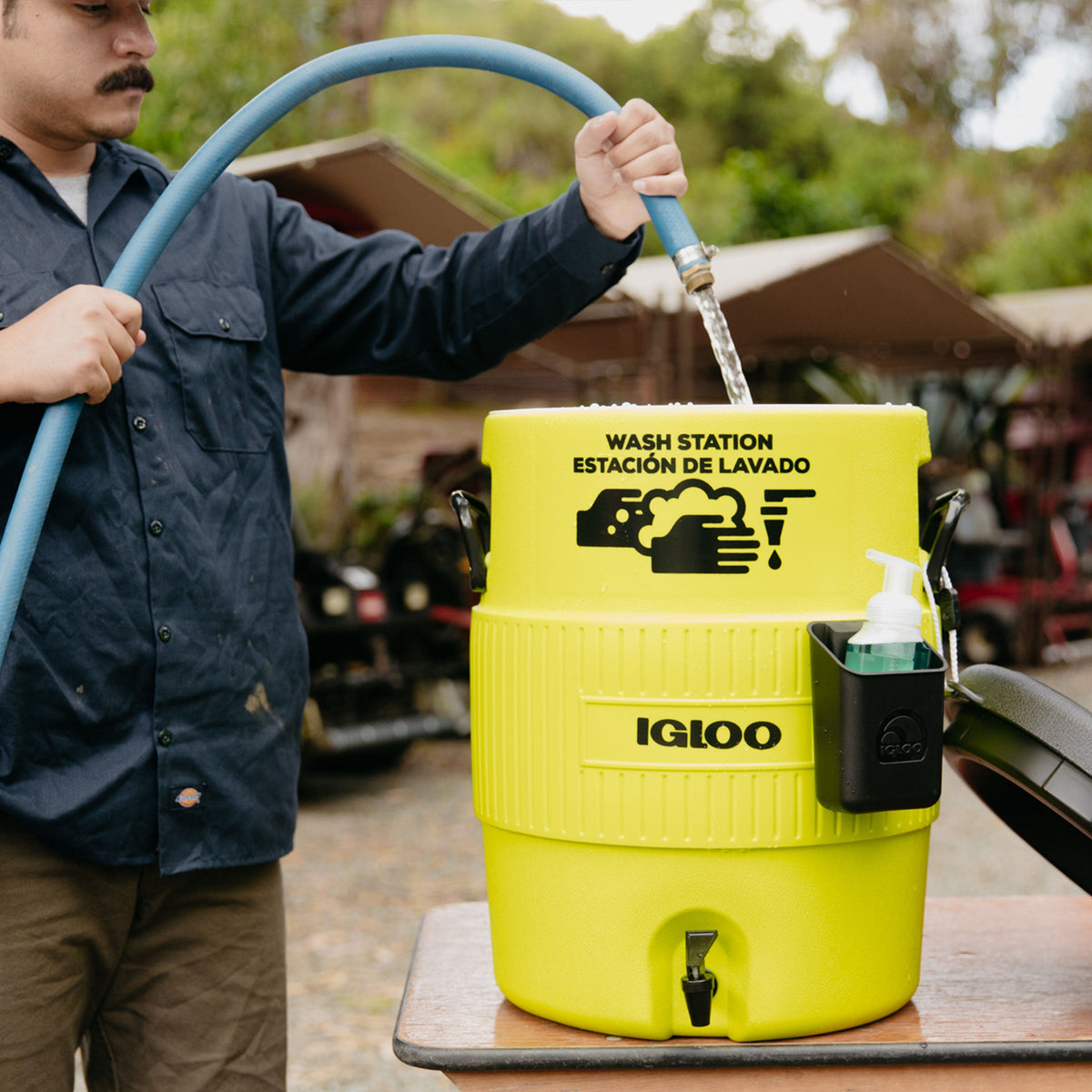 5-gallon-handwash-station-k6 00042260_lifestyle1.jpg